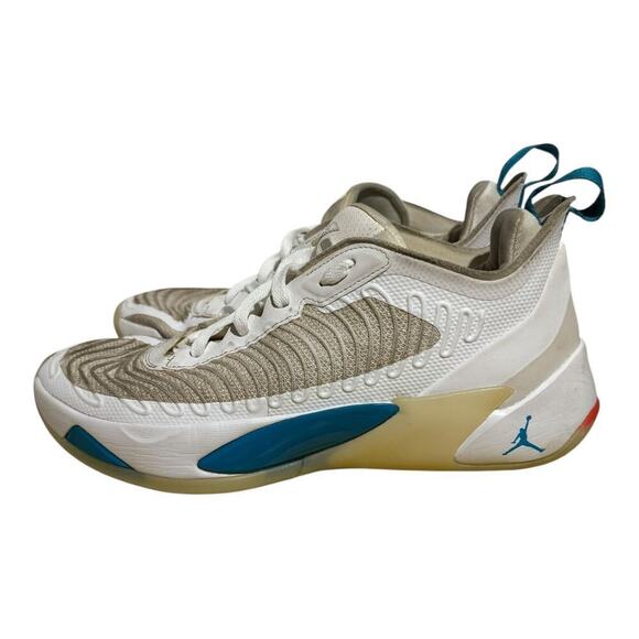 Athletic_Shoes